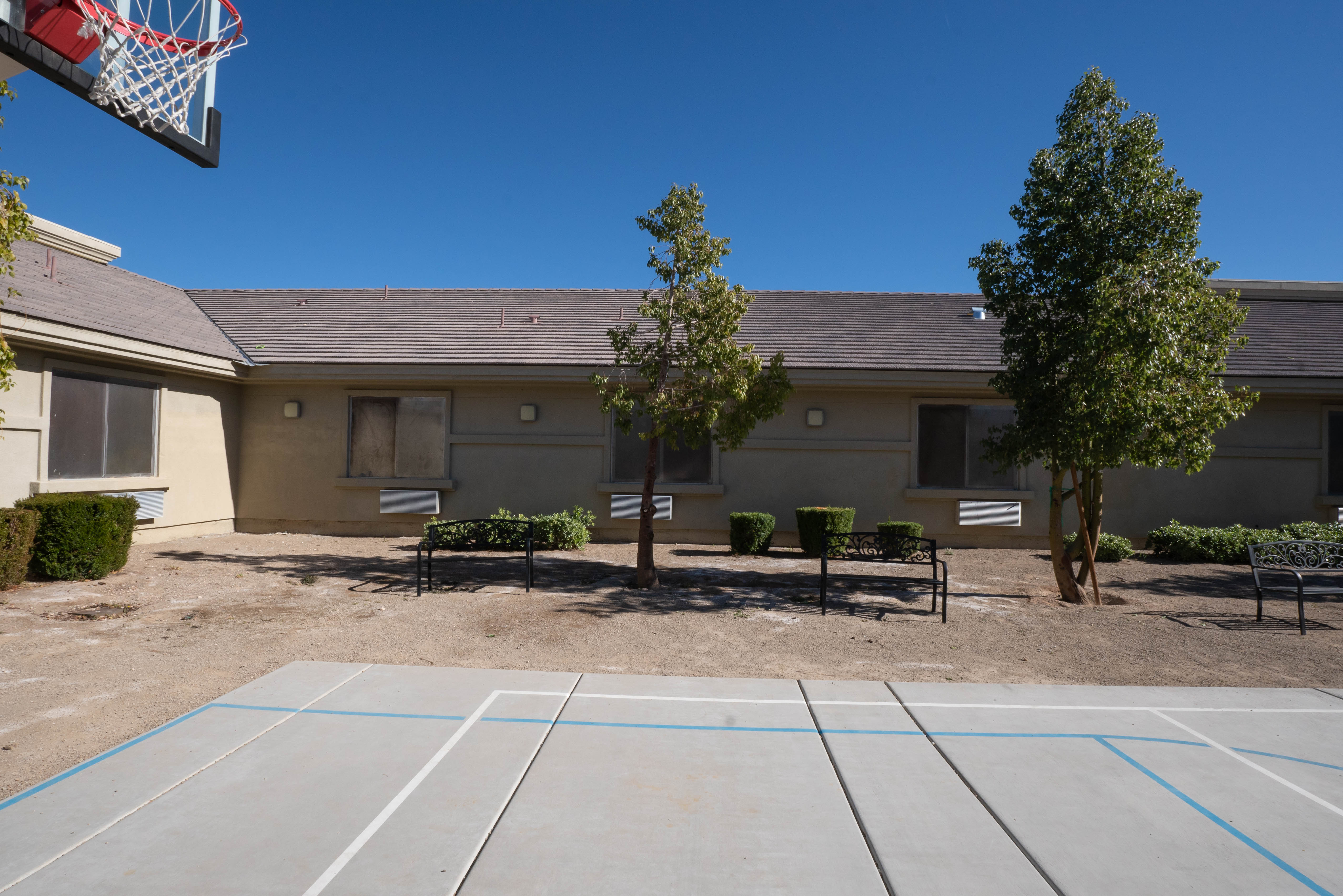 Silver State basketball hoop and court